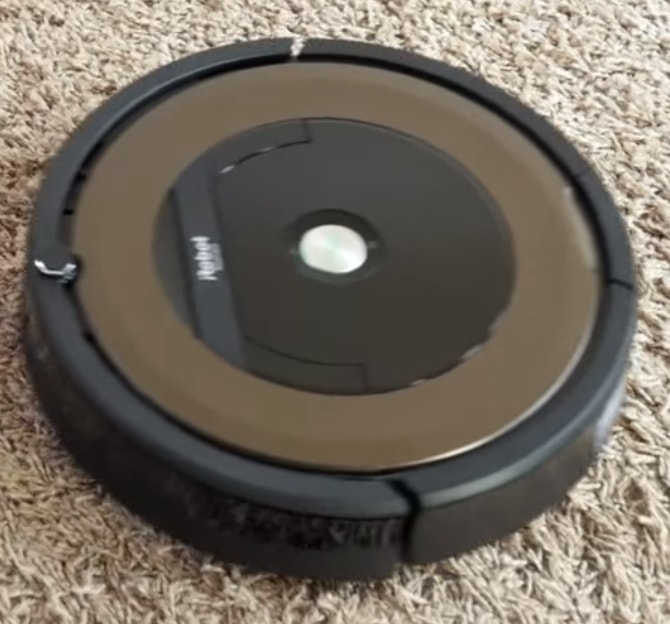 Roomba 896 sur une moquette
