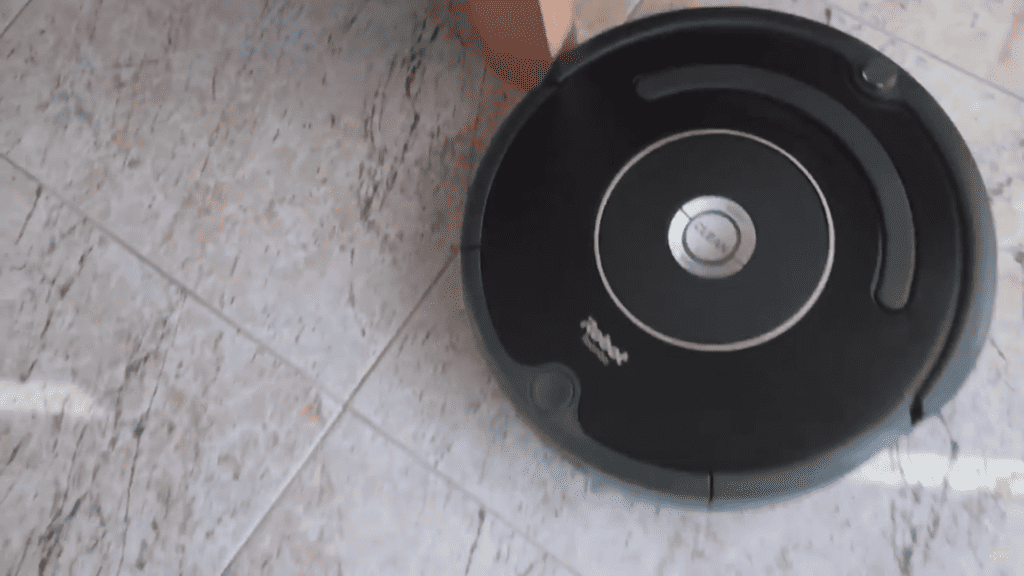 Roomba 612 sur le sol