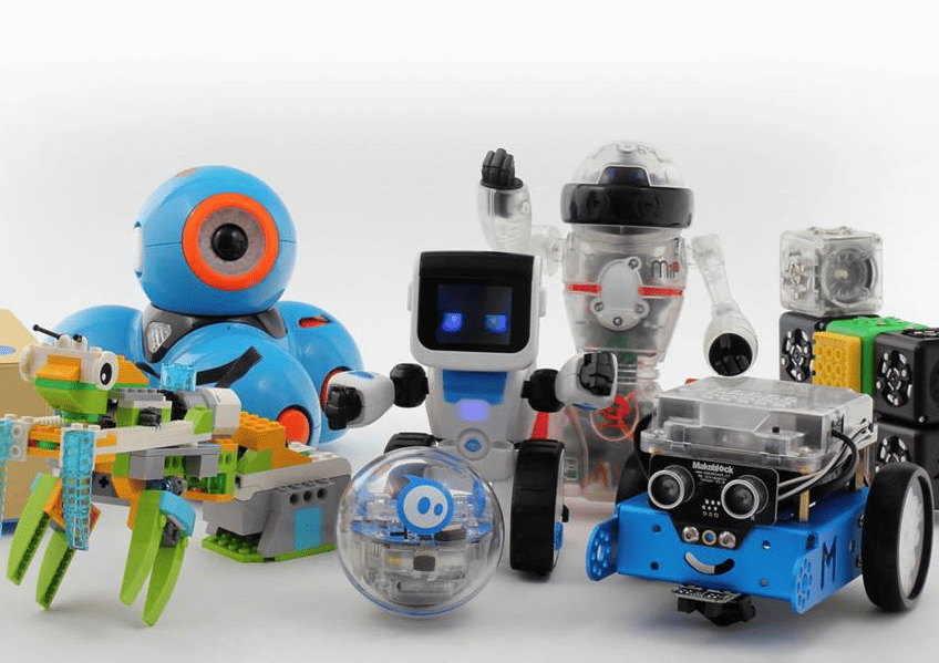 Plusieurs robots jouets