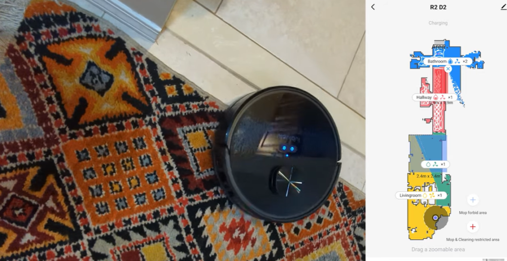 Une photo d'un tapis avec un robot dessus.